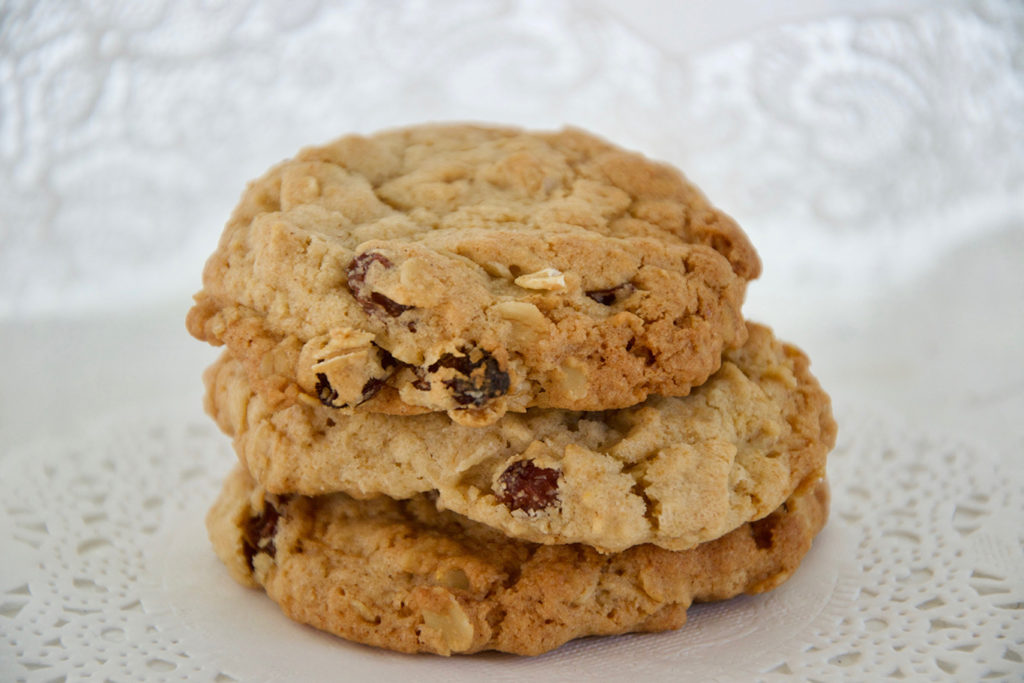 Soft Oatmeal Raisin Cookies - Chateau Elma